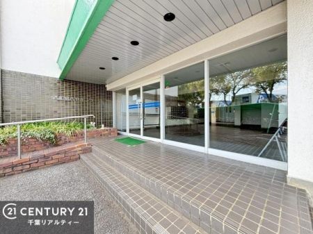 ���̑����p�� �}���V�����ڂ̑O�ɂ͌���������A�����Ȃ��q�l���̂т̂їV�ׂ���S�̏Z���B
�����̂�����Ƃ����O�V�т₨�U���ɂ��֗��ŁA���Ƒ��̂ӂꂠ���̎��Ԃ����R�Ƒ����܂��B