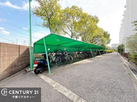 ���̑����p�� ���֏ꊮ���ŁA���q���܂̎��]�Ԃ�ʋΗp�̎��]�Ԃ����S���Ēu���܂��B���Ƒ��ɂ����ꂵ���֗��Ȑݔ��ł��B
�󂫏󋵂����C�y�ɂ��₢���킹���������B