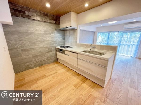 �L�b�`�� ��Ƃ肠�钲���X�y�[�X�ō�Ƃ����₷�����K�ȃL�b�`���ł��I
���q�l�ƈꏏ�ɂ��َq������y���߂�L�X�X�y�[�X�ł��B�y�����������ԂɂȂ肻���ł��ˁI