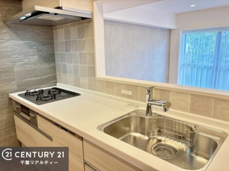 �L�b�`�� ��l�C�̑Ζʎ��V�X�e���L�b�`�����̗p���Ă��܂��I���Ƒ��̃R�~���j�P�[�V���������R�Ƒ�����݌v�ł��B
���q�l�ɂ��ڂ��͂��̂Ŋ������ł��ˁI�L�X�g���ĉ��K�ō�Ƃ��i�݂܂��B