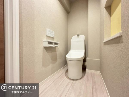 �g�C�� �������֍��ɂ��A�~��͕֍����g�����ł���̂ŗ₽���֍��ɍ��炸�ɍςފ������d�l�ł��I
�O���[�̕ǎ����������������o����A�������ȃg�C���ł��B