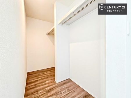 ���[ �E�H�[�N�C���N���[�[�b�g�t���ł��B��������̂��m���Ȃǂ����[���Ă��������ł��ˁI���ɂ���@�������ȂǋG�ߕ��̑傫�ȉƓd�����[�ł��܂��B