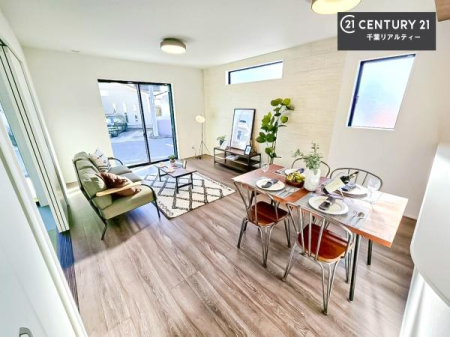 ���r���O �D�����z���܂肪���r���O����ł���ċ��S�n�̗ǂ���Ԃ����o���Ă���܂��I
���났�̎��Ԃ��߂����܂��I