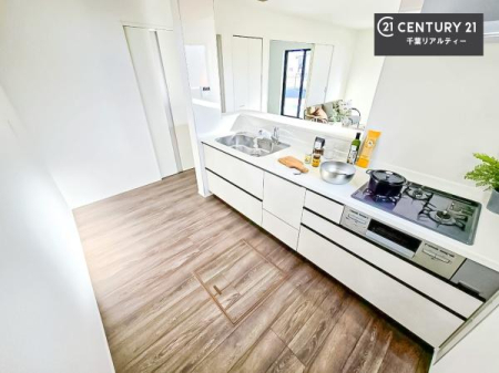 �L�b�`�� ��Ƃ����₷���V�X�e���L�b�`���ł��I���[����������t���Ă���̂ŁA�����X�y�[�X�ɕ���u���Ȃ��čςނ̂ŁA�L�X�g���āA���K�ɍ�Ƃ��ł��܂��I