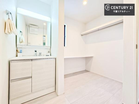 ���ʑ�E���ʏ� �O�ʋ��d�l�̐��ʏ��́A�g�����Ȃ݂����₷������I���͎��[�ɂȂ��Ă��܂��B�h���C���[�₨���ϓ����Еt������̂Ő��ʑ������X�b�L���ƌ����邱�Ƃ��o���܂��I