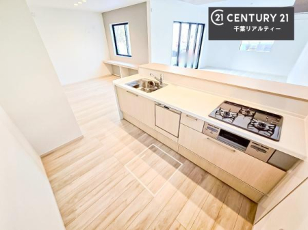 �L�b�`�� ��l�C�̑Ζʎ��V�X�e���L�b�`�����̗p���Ă��܂��I���Ƒ��̃R�~���j�P�[�V���������R�Ƒ�����݌v�ł��B
���q�l�ɂ��ڂ��͂��̂Ŋ������ł��ˁB�L�X�g���ĉ��K�ɍ�Ƃ��i�݂܂��B