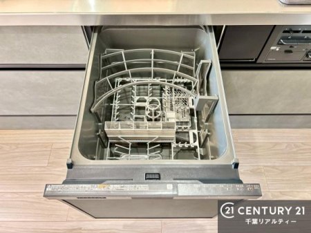 �L�b�`�� �H��@�t���̃L�b�`���ł��I�Z���������r��h�~�Ƃ��đ�ϊ��􂷂�֗��Ȏd�l�ł��I�r���g�C���Ȃ̂ŃL�b�`���̏ꏊ����炸�����X�y�[�X���L���g�����Ƃ��o���܂��I