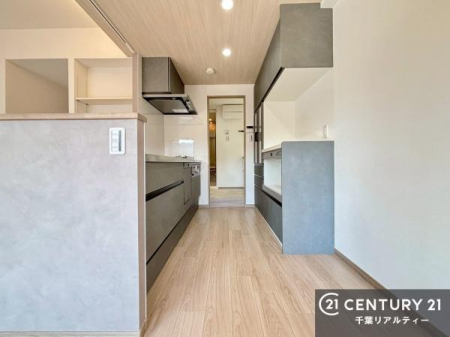 �L�b�`�� ��Ƃ肠�钲���X�y�[�X�ō�Ƃ����₷�����K�ȃL�b�`���ł��I
���q�l�ƈꏏ�ɂ��َq������y���߂�L�X�X�y�[�X�ł��B�y�����������ԂɂȂ肻���ł��ˁI