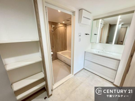 ���ʑ�E���ʏ� ���󂩂犣���E���[�A�����܂ł̈ړ����Z���A�����̉Ǝ������������ƃA�b�v���܂��B
����肪�߂��ɂ܂Ƃ܂��Ă��邽�߁A�Z��������J�̓��̂�������X�g���X�Ȃ����Ȃ��܂��B