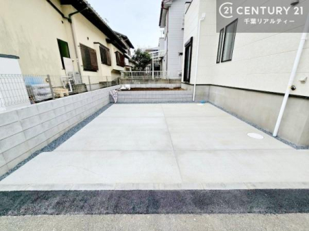 ���ԏ� ���ԃX�y�[�X��2�䕪����܂��I�Z�J���h�J�[�͂������A�o�C�N�⎩�]�ԂȂǂ��u���ꏊ�ɍ���܂���B