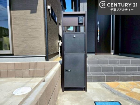 ���̑����n ��z�{�b�N�X���������Ă��邽�߁A�s�ݎ��ł��ו��̎󂯎�肪�\�B
�Ĕz�B�̎�Ԃ��Ȃ��A�Z���������ł��X�g���X�Ȃ����p�ł��܂��B