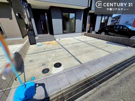 ���ԏ� ���ԃX�y�[�X��2�䕪����܂��I�Z�J���h�J�[�͂������A�o�C�N�⎩�]�ԂȂǂ��u���ꏊ�ɍ���܂���B