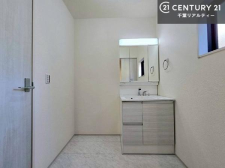 ���ʑ�E���ʏ� �O�ʋ��d�l�̐��ʏ��́A�g�����Ȃ݂����₷������I���͎��[�ɂȂ��Ă��܂��B�h���C���[�₨���ϓ����Еt������̂Ő��ʑ������X�b�L���ƌ����邱�Ƃ��o���܂��I