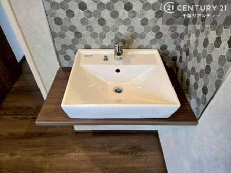 ���̑����� 2�K�ɂ��~�j���ʑ��ݒu�B1�K�܂ōs�����Ɏ�􂢂��ł���A�֗��ŉ��K�ȊԎ��ł��B