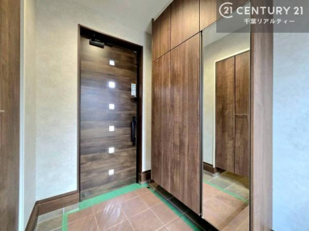 ���� �V���[�Y�{�b�N�X�t���Ȃ̂ŁA���ւ��Еt�����|�������₷���ł��I
�X�b�L���������ւŌ˂��J�����u�ԁA�������̂���S�n������Ԃ��o�}���Ă���܂��B