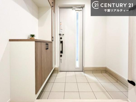 ���� ���ւ̃V���[�Y�{�b�N�X�́A���[�͗ǍD�ŌC���������萮���ł��邾���łȂ��A�㕔������I�Ƃ��Ċ��p�\�B���C�ɓ���̏�����O���[����u���΁A���q���}���邨�����ȋ�ԂɎd�オ��܂��I