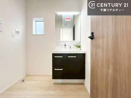 ���ʑ�E���ʏ� �O�ʋ��d�l�̐��ʏ��́A�g�����Ȃ݂����₷������I���͎��[�ɂȂ��Ă��܂��B�h���C���[�₨���ϓ����Еt������̂Ő��ʑ������X�b�L���ƌ����邱�Ƃ��o���܂��I