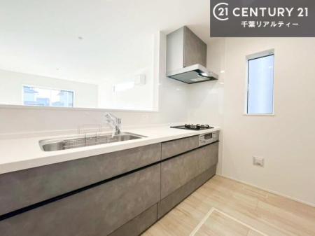 �L�b�`�� ��l�C�̑Ζʎ��V�X�e���L�b�`�����̗p���Ă��܂��I���Ƒ��̃R�~���j�P�[�V���������R�Ƒ�����݌v�ł��B
���q�l�ɂ��ڂ��͂��̂Ŋ������ł��ˁI�L�X�g���ĉ��K�ɍ�Ƃ��i�݂܂��B