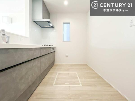 �L�b�`�� ��Ƃ肠�钲���X�y�[�X�ō�Ƃ����₷�����K�ȃL�b�`���ł��I
���q�l�ƈꏏ�ɂ��َq������y���߂�L�X�X�y�[�X�ł��B�y�����������ԂɂȂ肻���ł��ˁI