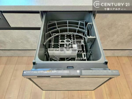 �L�b�`�� �H��@�t���̃L�b�`���ł��I�Z���������r��h�~�Ƃ��đ�ϊ��􂷂�֗��Ȏd�l�ł��I�r���g�C���Ȃ̂ŃL�b�`���̏ꏊ����炸�����X�y�[�X���L���g�����Ƃ��o���܂��I