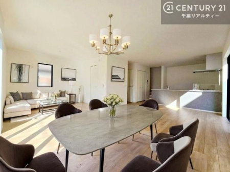 ���r���O �Ƌ��CG�p�[�X�ł��B�傫�ȑ����炽���Ղ�̗z���������閾�邢���r���O�B�J�����̂��郊�r���O�ŉƑ��c���̂��났�̎��Ԃ��߂����܂��I