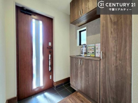 ���� �V���[�Y�{�b�N�X�t���B���ւ��Еt�����|�������₷���ł��I
�X�b�L���������ւŌ˂��J�����u�ԁA�������̂���S�n������Ԃ��o�}���Ă���܂��B