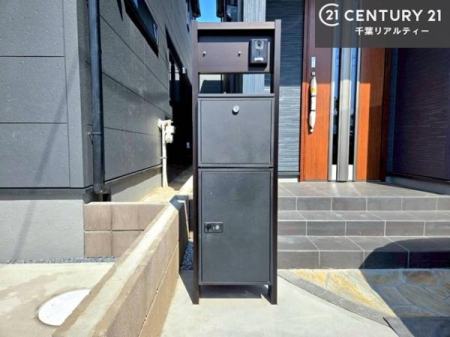 ���̑����n ��z�{�b�N�X���������Ă��邽�߁A�s�ݎ��ł��ו��̎󂯎�肪�\�B
�Ĕz�B�̎�Ԃ��Ȃ��A�Z���������ł��X�g���X�Ȃ����p�ł��܂��B