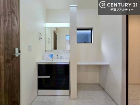 ���ʑ�E���ʏ� �O�ʋ��d�l�̐��ʏ��́A�g�����Ȃ݂����₷������I���͎��[�ɂȂ��Ă��܂��B�h���C���[�₨���ϓ����Еt������̂Ő��ʑ������X�b�L���ƌ����邱�Ƃ��o���܂��I