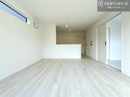 ���r���O �S�n�ǂ����r���O�͉Ƒ������R�ƏW�܂�܂��B�Ƒ��c�R�̎��Ԃ����������ł��B���Ƒ��ƁA����w�[���������Ԃ��߂��������ł��ˁB