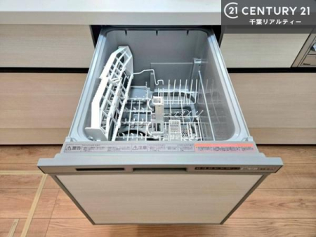 �L�b�`�� �H��@�t���̃L�b�`���ł��I�Z���������r��h�~�Ƃ��đ�ϊ��􂷂�֗��Ȏd�l�ł��I�r���g�C���Ȃ̂ŃL�b�`���̏ꏊ����炸�����X�y�[�X���L���g�����Ƃ��o���܂��I