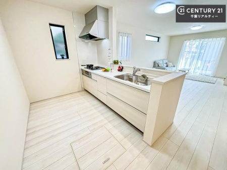 �L�b�`�� ��Ƃ肠�钲���X�y�[�X�ō�Ƃ����₷�����K�ȃL�b�`���ł��I
���q�l�ƈꏏ�ɂ��َq������y���߂�L�X�X�y�[�X�ł��B�y�����������ԂɂȂ肻���ł��ˁI