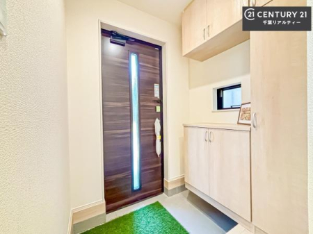 ���� �V���[�Y�{�b�N�X�t���Ȃ̂ŁA���ւ��Еt�����|�������₷���ł��I
�X�b�L���������ւŌ˂��J�����u�ԁA�������̂���S�n������Ԃ��o�}���Ă���܂��B