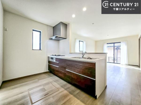 �L�b�`�� ��l�C�̑Ζʎ��V�X�e���L�b�`�����̗p���Ă��܂��I���Ƒ��̃R�~���j�P�[�V���������R�Ƒ�����݌v�ł��B
���q�l�ɂ��ڂ��͂��̂Ŋ������ł��ˁI�L�X�g���ĉ��K�ɍ�Ƃ��i�݂܂��B