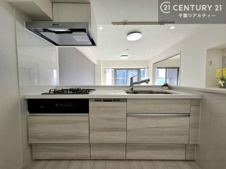 �L�b�`�� ��Ƃ肠�钲���X�y�[�X�ō�Ƃ����₷�����K�ȃL�b�`���ł��I
���q�l�ƈꏏ�ɂ��َq������y���߂�L�X�X�y�[�X�ł��B�y�����������ԂɂȂ肻���ł��ˁI