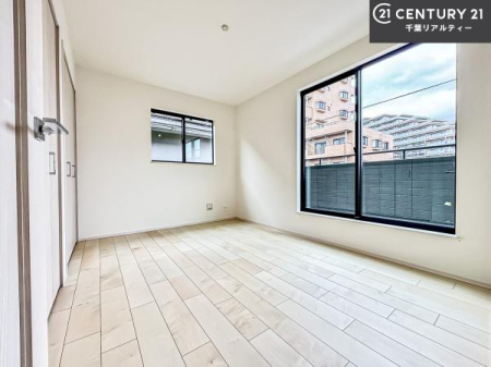 �m�� �o���R�j�[�ɖʂ��Ă���m���ł��B���邭�����肪����A���C����������ł��܂��I���N���āA�O�ɏo�Ĕw�L�т����[�ċz�����ǂ������}������邱�Ƃ��ł��܂��B