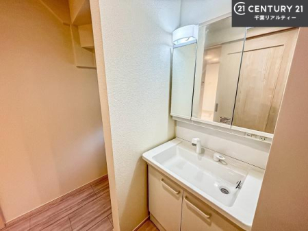 ���ʑ�E���ʏ� �O�ʋ��d�l�̐��ʏ��́A�g�����Ȃ݂����₷������I���͎��[�ɂȂ��Ă��܂��B�h���C���[�₨���ϓ����Еt������̂Ő��ʑ������X�b�L���ƌ����邱�Ƃ��o���܂��I