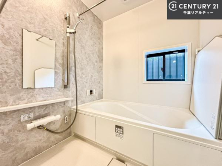 ���� �L�X�o�X�ň���̔������t���b�V���B�����L�΂���̂ŁA�����ɂ��������ƐZ����܂��ˁI�����̃o�X�^�C�����y���݂ɂȂ�܂��B