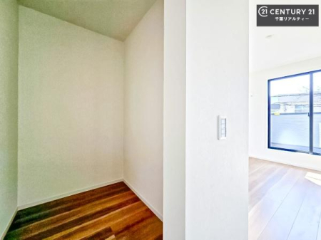 ���[ �E�H�[�N�C���N���[�[�b�g�t���ł��B��������̂��m���Ȃǂ����[���Ă��������ł��ˁI���ɂ���@�������ȂǋG�ߕ��̑傫�ȉƓd�����[�ł��܂��I