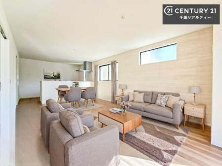 ���r���O �Ƌ��CG�p�[�X�ł��B�S�n�ǂ����r���O�͉Ƒ������R�ƏW�܂�܂��B�Ƒ��c�R�̎��Ԃ����������ł��B���Ƒ��ƁA����w�[���������Ԃ��߂��������ł��ˁB