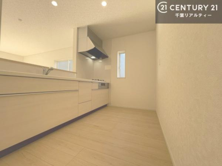 �L�b�`�� ��Ƃ����₷���V�X�e���L�b�`���ł��I���[����������t���Ă���̂ŁA�����X�y�[�X�ɕ���u���Ȃ��čςނ̂ŁA�L�X�g���āA���K�ɍ�Ƃ��ł��܂��I