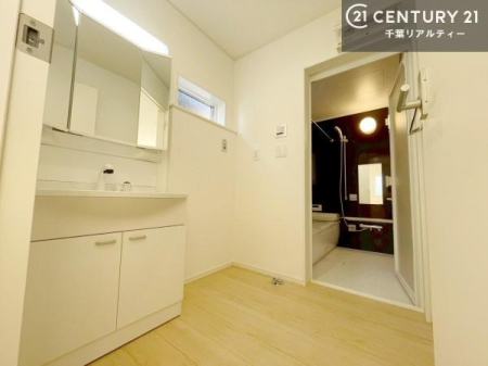 ���ʑ�E���ʏ� �O�ʋ��d�l�̐��ʏ��́A�g�����Ȃ݂����₷������I���͎��[�ɂȂ��Ă��܂��B�h���C���[�₨���ϓ����Еt������̂Ő��ʑ������X�b�L���ƌ����邱�Ƃ��o���܂��I