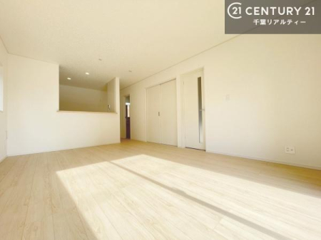 ���r���O �J�����̂���L�XLDK�I�\�t�@�[��_�C�j���O�e�[�u����u���Ă������ɂȂ�Ȃ��̂ŉ��K�ɉ߂����܂��I�R�~���j�P�[�V���������₷�����r���O�ł��I