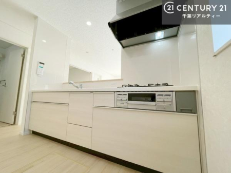 �L�b�`�� ��Ƃ肠�钲���X�y�[�X�ō�Ƃ����₷�����K�ȃL�b�`���ł��I
���q�l�ƈꏏ�ɂ��َq������y���߂�L�X�X�y�[�X�ł��B�y�����������ԂɂȂ肻���ł��ˁI