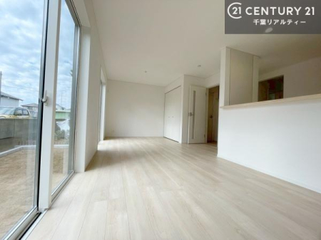 ���r���O �傫�ȑ����炽���Ղ�̗z���������閾�邢���r���O�B�J�����̂��郊�r���O�ŉƑ��c���̂��났�̎��Ԃ��߂����܂��I�����̂����w�\�ł��I���񌻒n�ŗz������Ȃǂ��̊����������܂��I