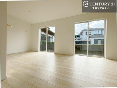 ���r���O �J�����̂���L�XLDK�I�\�t�@�[��_�C�j���O�e�[�u����u���Ă������ɂȂ�Ȃ��̂ŉ��K�ɉ߂����܂��I�R�~���j�P�[�V���������₷�����r���O�ł��I