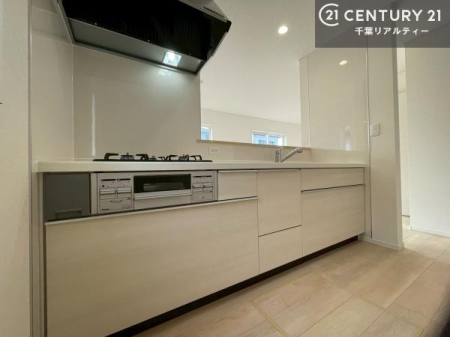 �L�b�`�� ��Ƃ肠�钲���X�y�[�X�ō�Ƃ����₷�����K�ȃL�b�`���ł��I
���q�l�ƈꏏ�ɂ��َq������y���߂�L�X�X�y�[�X�ł��B�y�����������ԂɂȂ肻���ł��ˁI