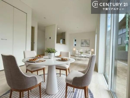 ���r���O �Ƌ��CG�p�[�X�ł��B�J�����̂���L�XLDK�I�\�t�@�[��_�C�j���O�e�[�u����u���Ă������ɂȂ�Ȃ��̂ŉ��K�ɉ߂����܂��I�R�~���j�P�[�V���������₷�����r���O�ł��I