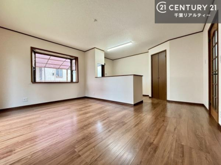 ���r���O �J�����̂���L�XLDK�I�\�t�@�[��_�C�j���O�e�[�u����u���Ă������ɂȂ�Ȃ��̂ŉ��K�ɉ߂����܂��I�R�~���j�P�[�V���������₷�����r���O�ł��B