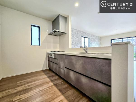 �L�b�`�� ��l�C�̑Ζʎ��V�X�e���L�b�`�����̗p���Ă��܂��I���Ƒ��̃R�~���j�P�[�V���������R�Ƒ�����݌v�ł��B
���q�l�ɂ��ڂ��͂��̂Ŋ������ł��ˁB���[�͂�����܂��I