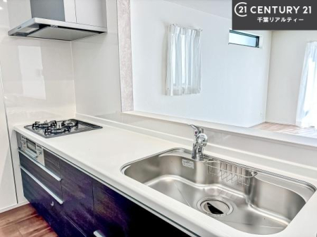 �L�b�`�� ��Ƃ肠�钲���X�y�[�X�ō�Ƃ����₷�����K�ȃL�b�`���ł��I
���q�l�ƈꏏ�ɂ��َq������y���߂�L�X�X�y�[�X�ł��B�y�����������ԂɂȂ肻���ł��ˁI